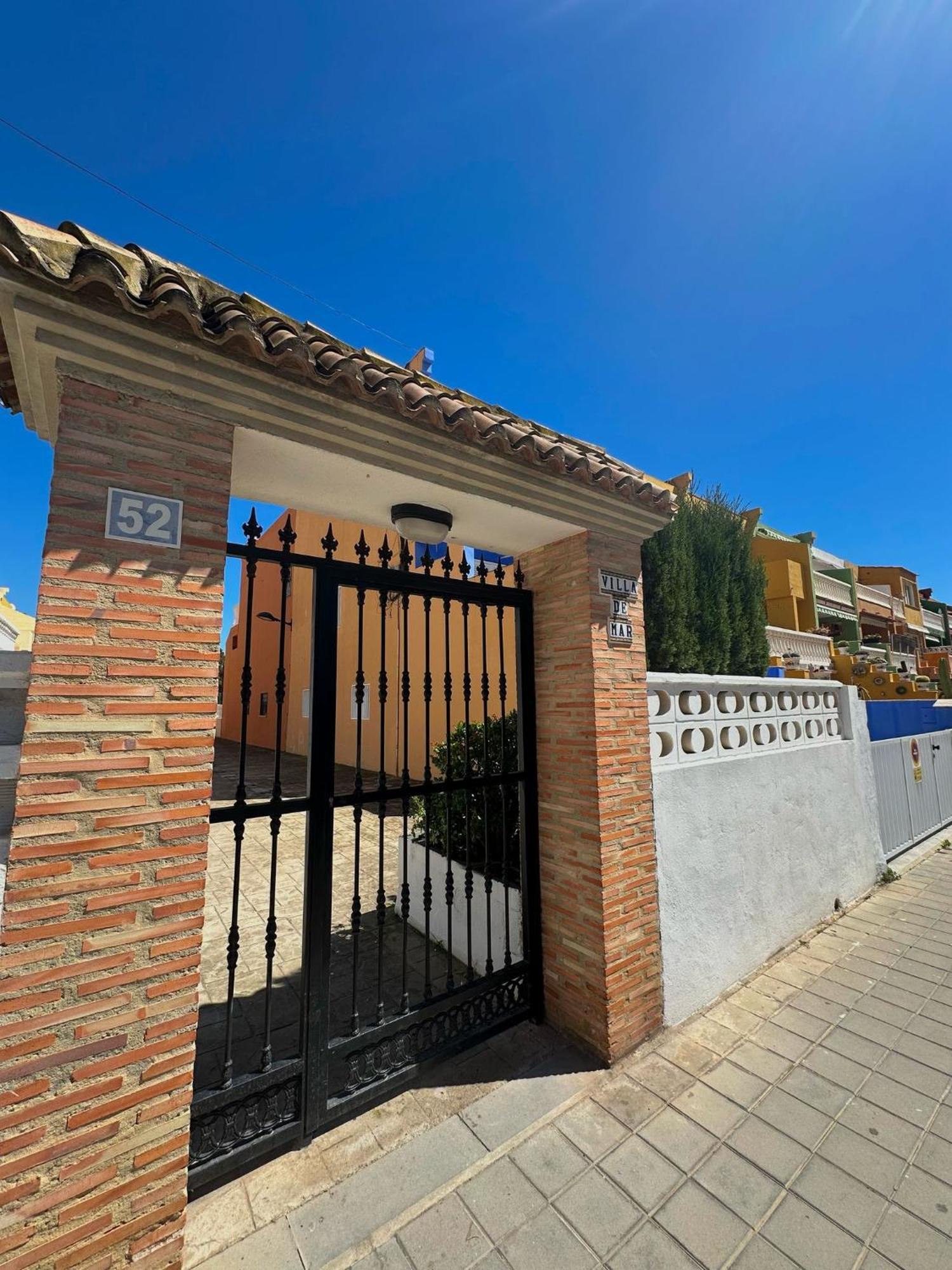 Apartamento Barbacoa, Piscina Y Playa Puebla de Farnals Luaran gambar